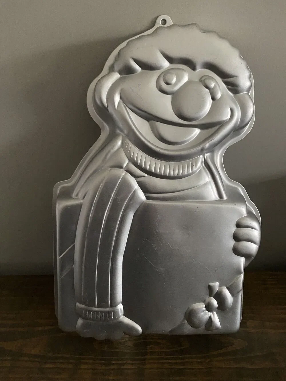 ERNIE SHAPED CAKE PAN 1983 WILTON 2105-3173 with instructions